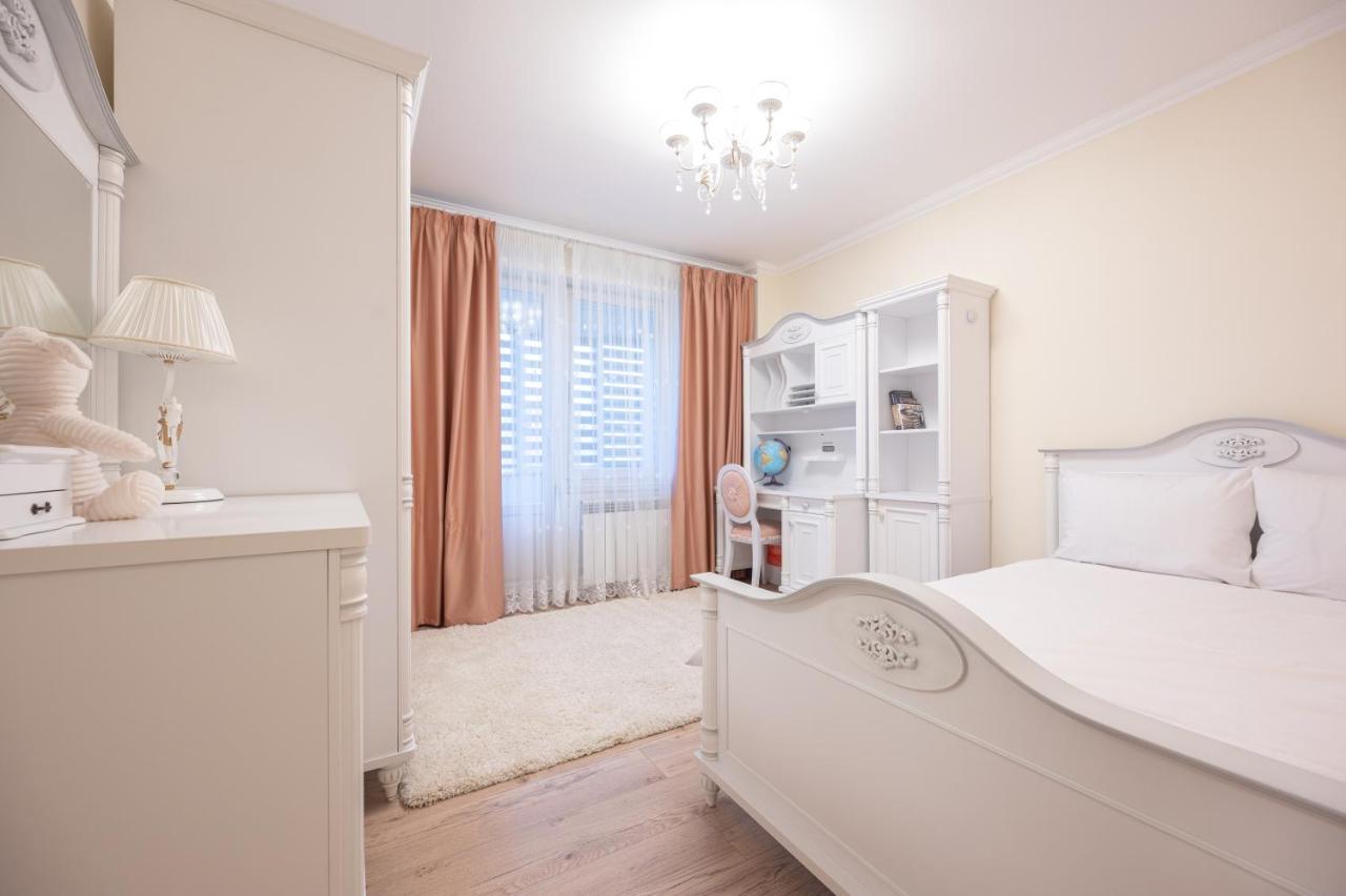 Appartement Dragos Flat à Oradea Extérieur photo