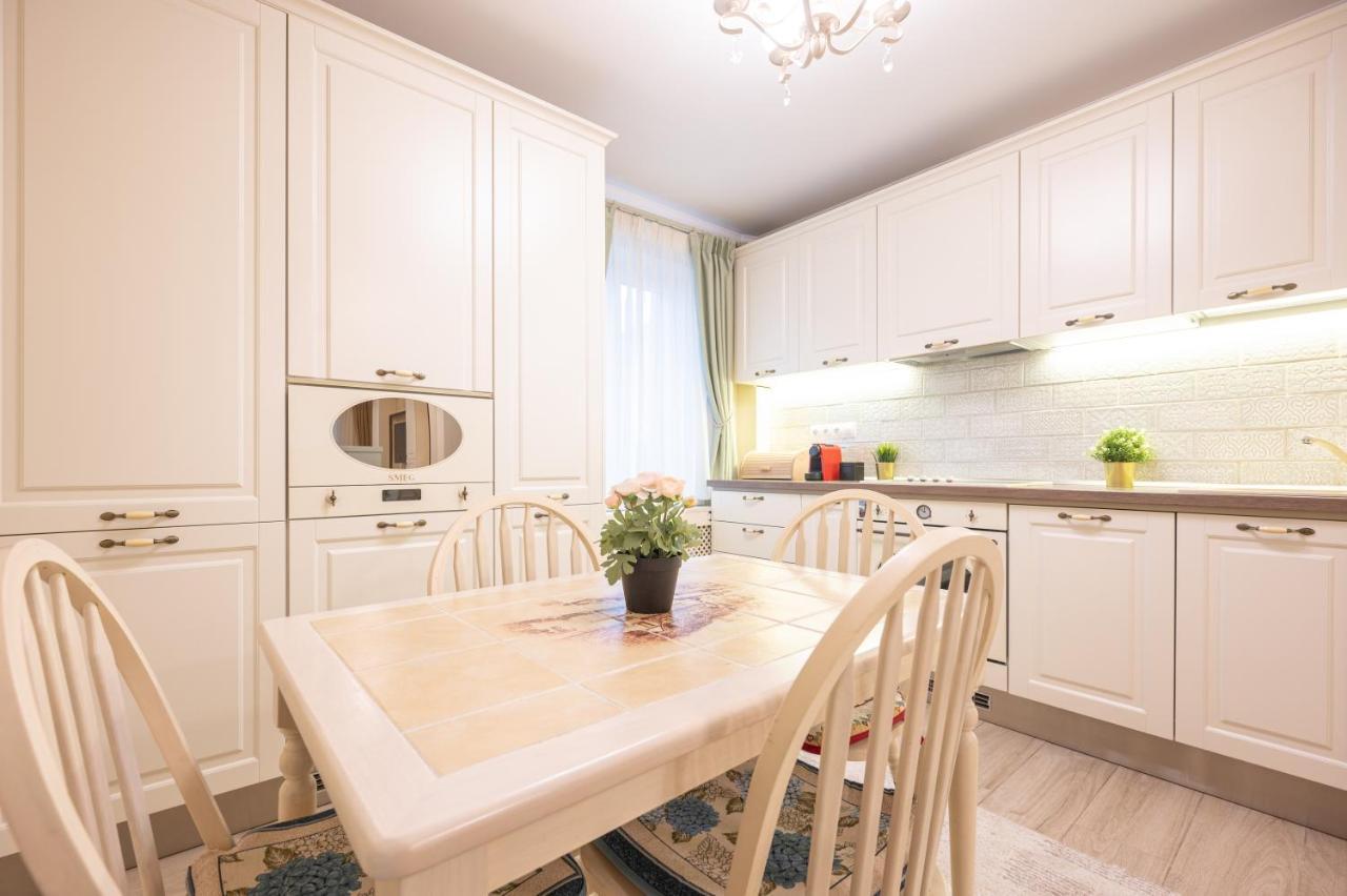 Appartement Dragos Flat à Oradea Extérieur photo