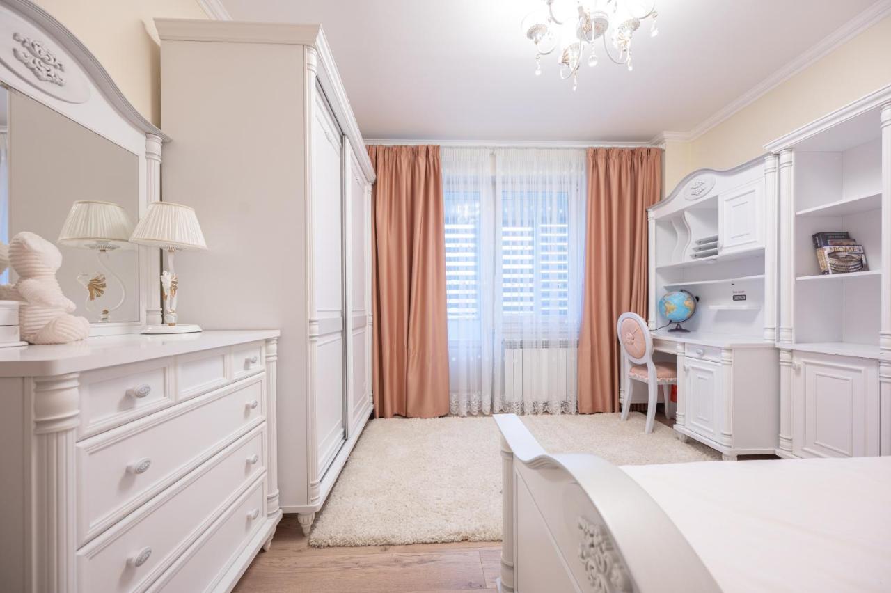 Appartement Dragos Flat à Oradea Extérieur photo